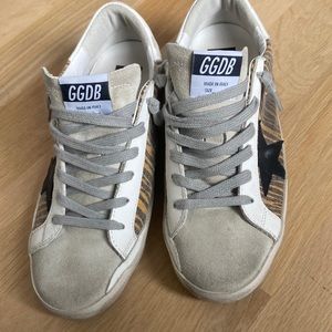 Golden Goose Superstar sneaker, size 39. Only worn TWICE!